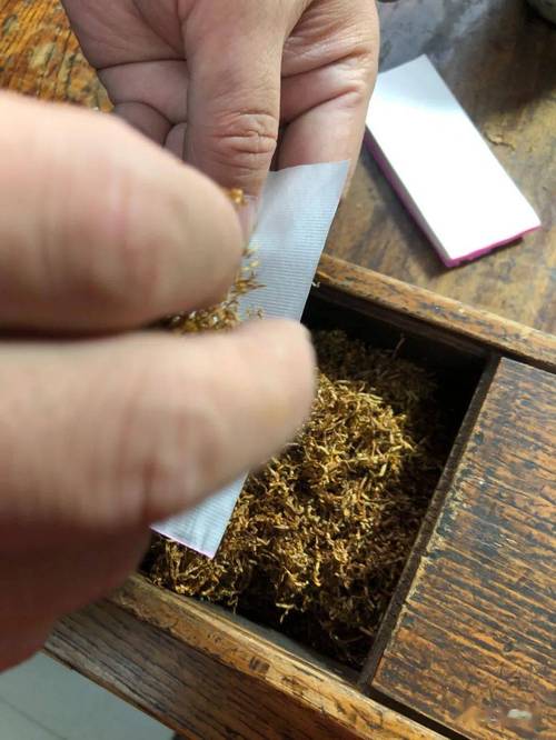 揭秘国外烟丝玩法，独特的烟草文化体验